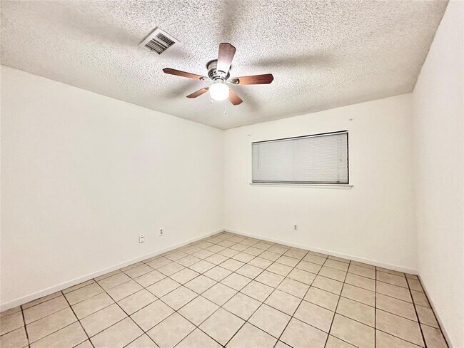 Building Photo - 6115 Briar Terrace Dr