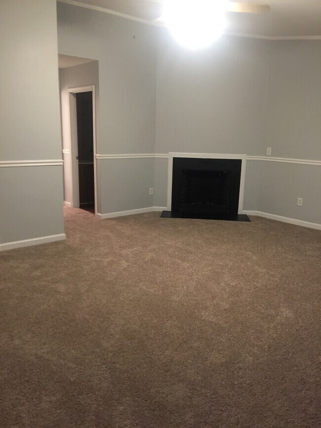 Building Photo - 321 Gilman Ln