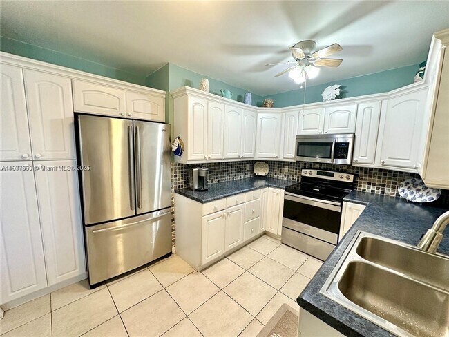 Building Photo - 462 Golden Isles Dr