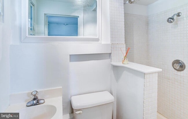 Building Photo - 4633 Asbury Pl NW
