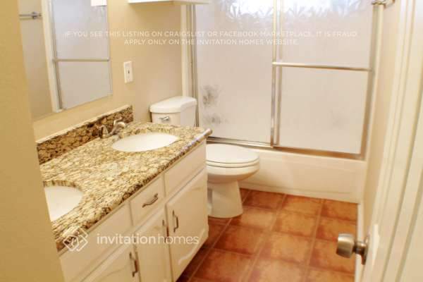 Building Photo - 1633 Summers Dr