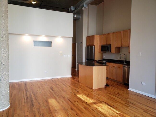 Building Photo - 758 N Larrabee St