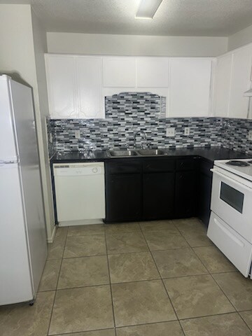 Building Photo - 2807 Kerrville Ct