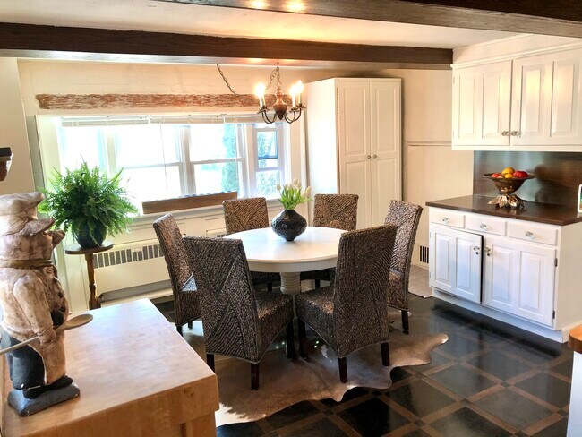 Building Photo - 9 Red Cross Ter