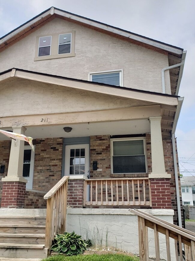 Building Photo - 209-211 N. Hague Avenue