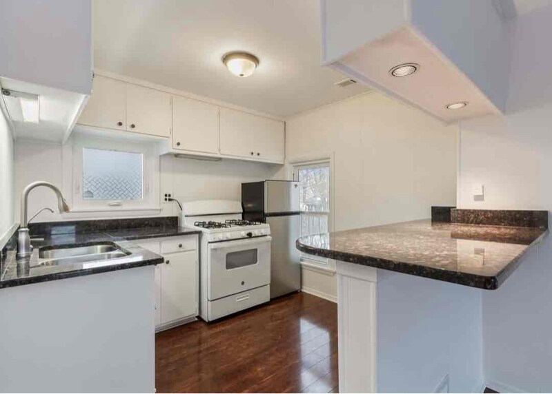 Building Photo - 320 W Main St