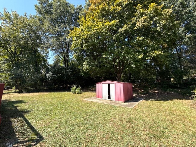 Building Photo - T.R. Lawing Realty Property