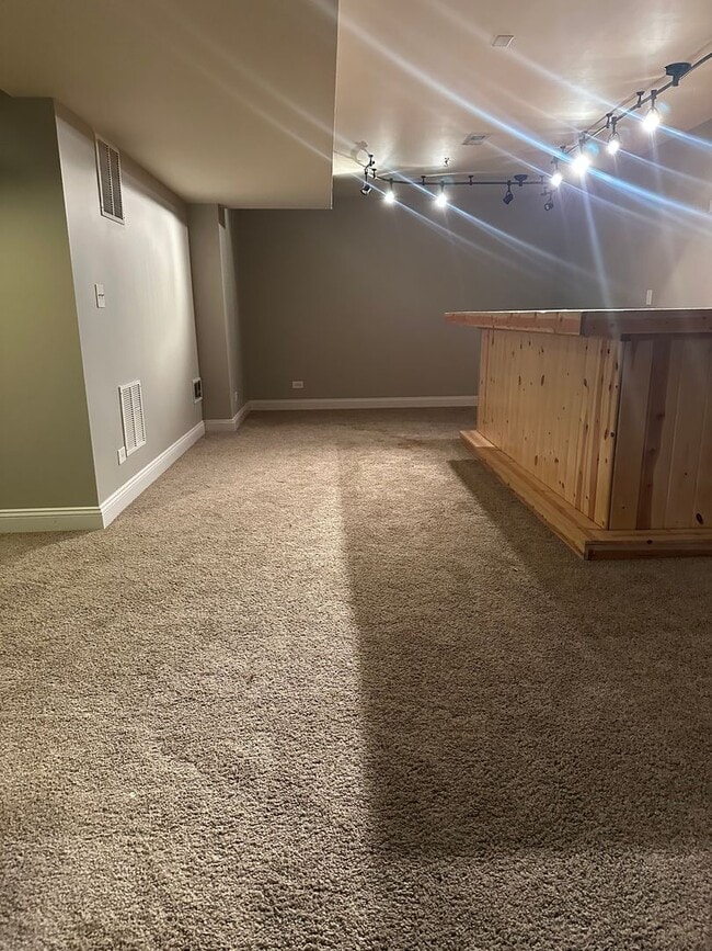 Building Photo - Move-In Ready 3Br 2Ba