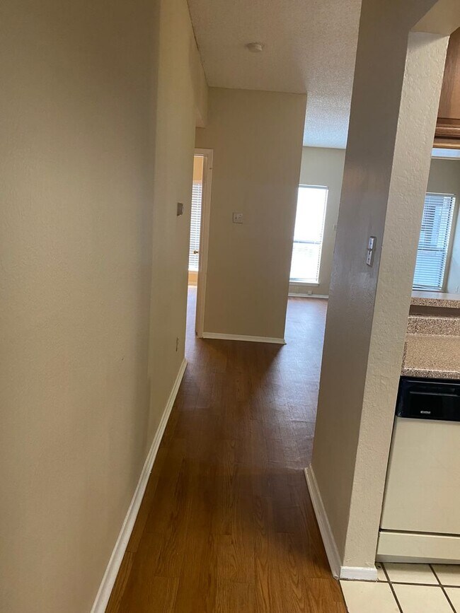 Building Photo - K242 - Croix #219