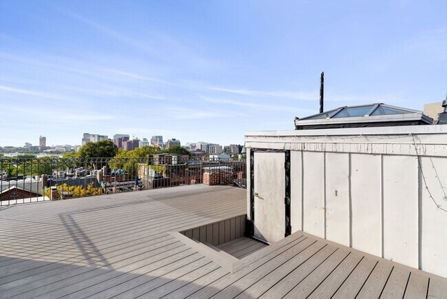 Building Photo - 64 W Cedar St