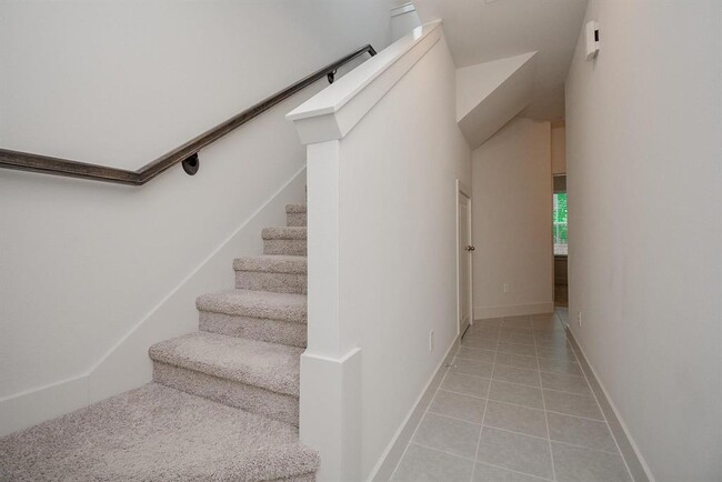 Building Photo - 6013 Cypress St
