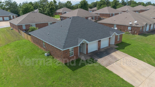 Building Photo - 256 Graystone Cir