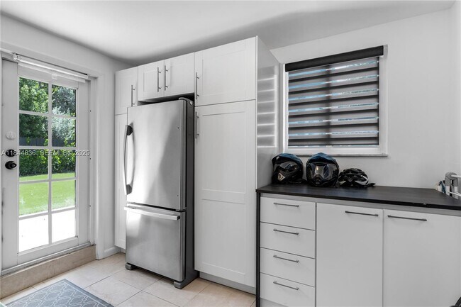 Building Photo - 1826 Fairhaven Pl