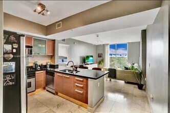 Building Photo - 2030 Douglas Rd