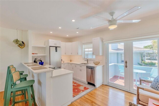 Building Photo - 1800 Pass a Grille Way