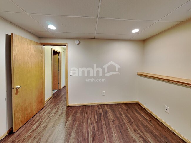 Building Photo - 204 Inverness Trl