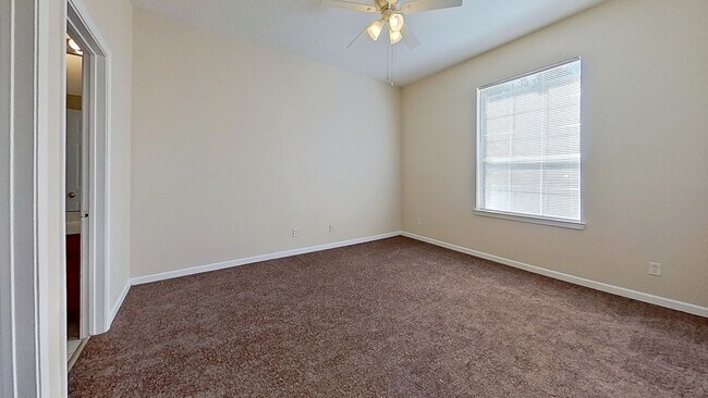 Building Photo - Beautiful Condominium on Beach Blvd!