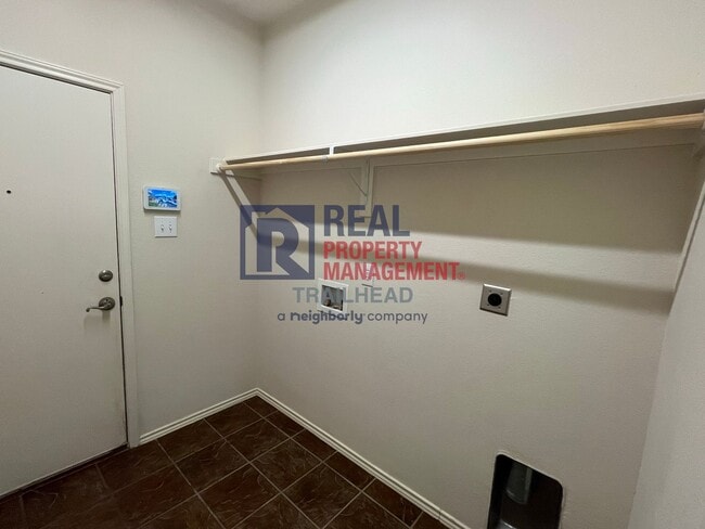 Building Photo - Spacious Single Story Home in a Great Loca...