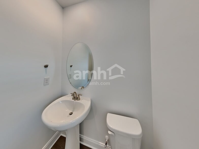 Building Photo - 215 Deanscroft Dr