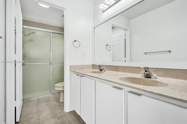 Building Photo - 6305 Willoughby Cir