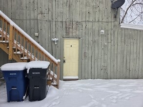 Building Photo - 801 E Division St