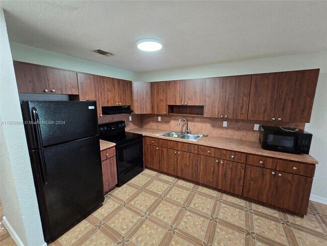 Building Photo - 10380 NW 10th Ave