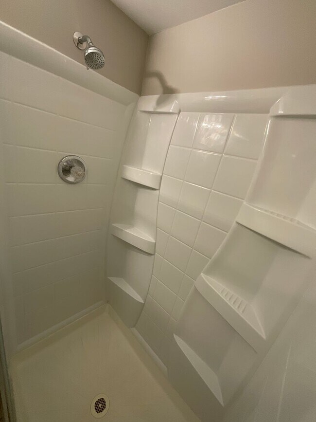 Building Photo - 19824 Pasnow Ave