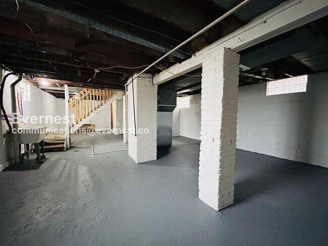 Building Photo - 763 Shaw Ave