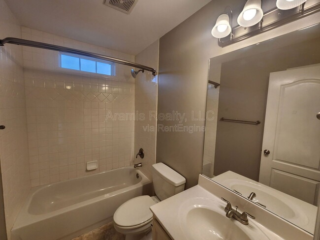 Building Photo - 587 Delbridge St NW