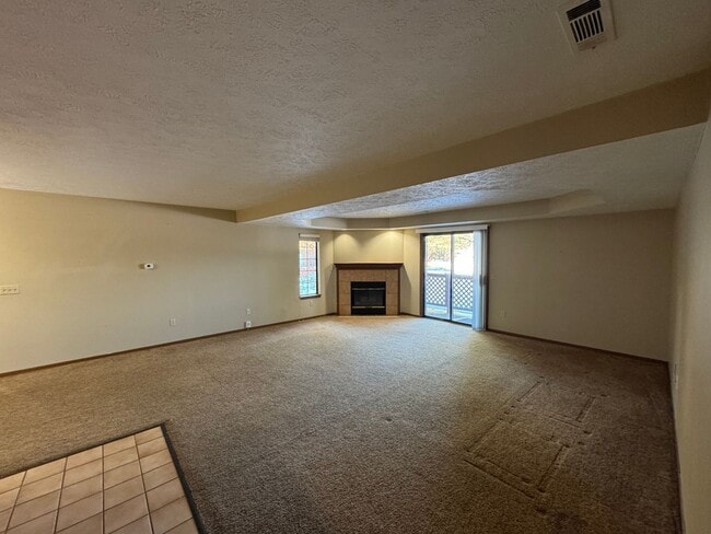 Building Photo - 8611 Scenicview Dr