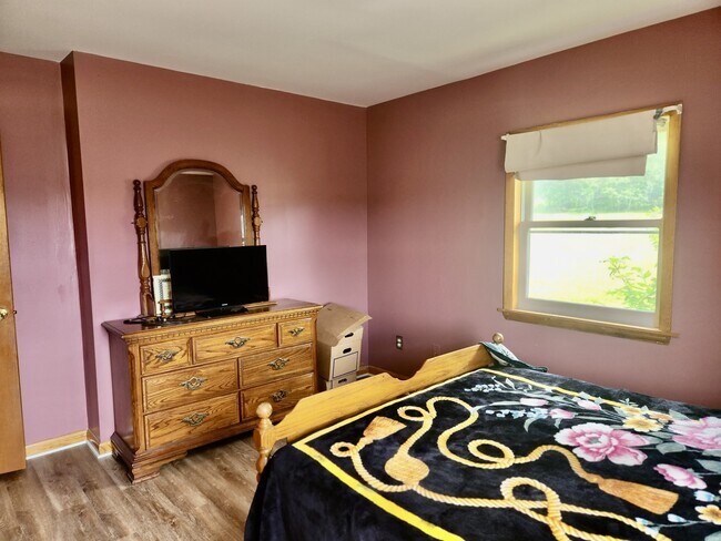 Building Photo - 826 Holt Rd