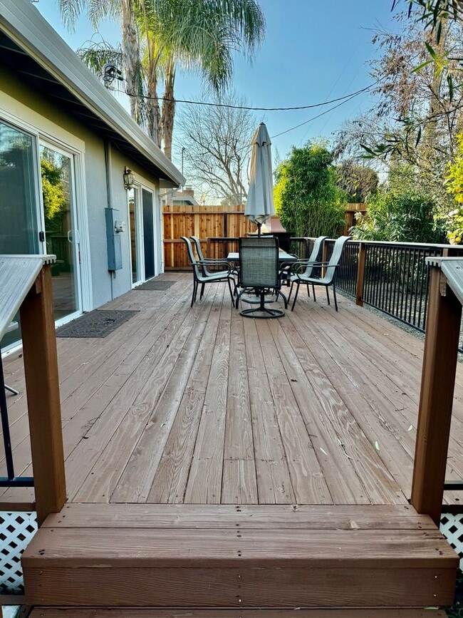 Building Photo - Beautiful Fair Oaks home