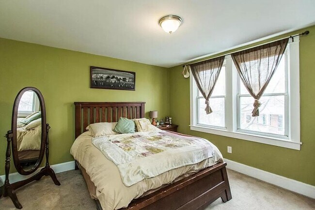 Building Photo - Charming 3BR / 1 BA Home Near F&M With Pri...