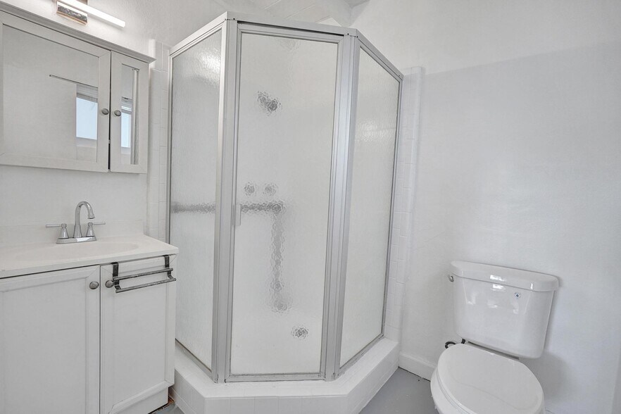 Building Photo - 1101 SW 8th Ter