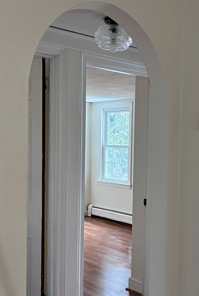 Building Photo - Cozy 2BD 1BR