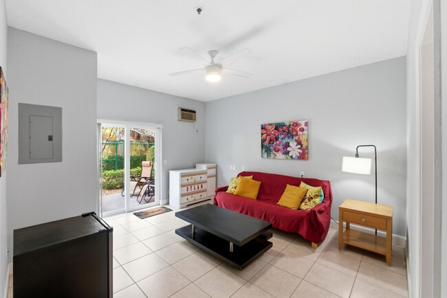 Building Photo - 2445 NE 14th St