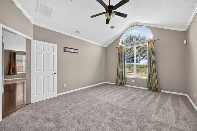 Building Photo - 4507 Lakefront Terrace Dr