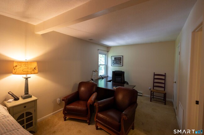 Building Photo - 18 Pinewood Shores