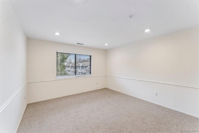 Building Photo - 124 Foxwood Dr