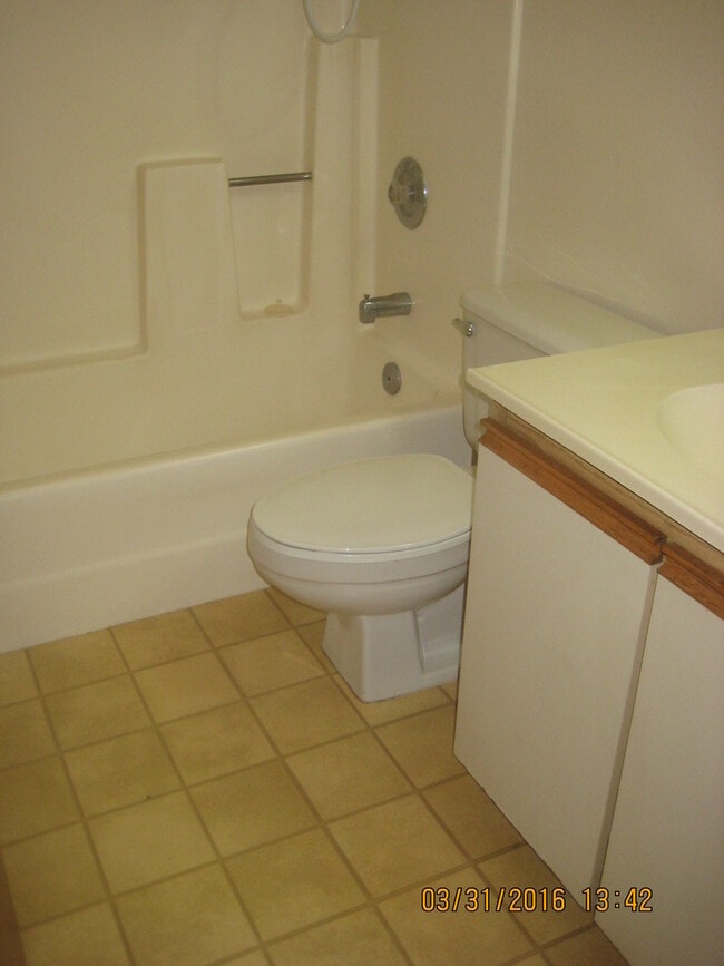 Building Photo - Pet Friendly Aiea Townhouse with A/C