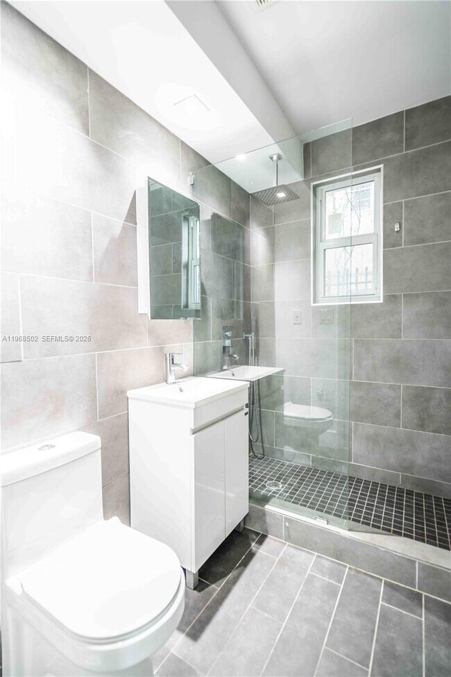 Building Photo - 1950 NW 2nd Ct