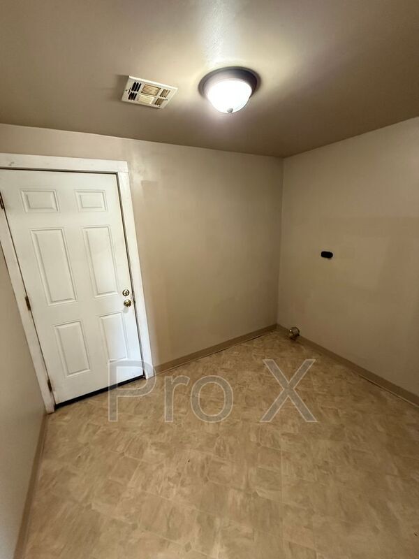 Building Photo - 308 W 10th St