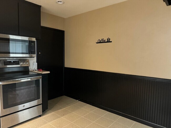 Building Photo - Solar Savings 3 bedroom - 2 bathroom FOR RENT