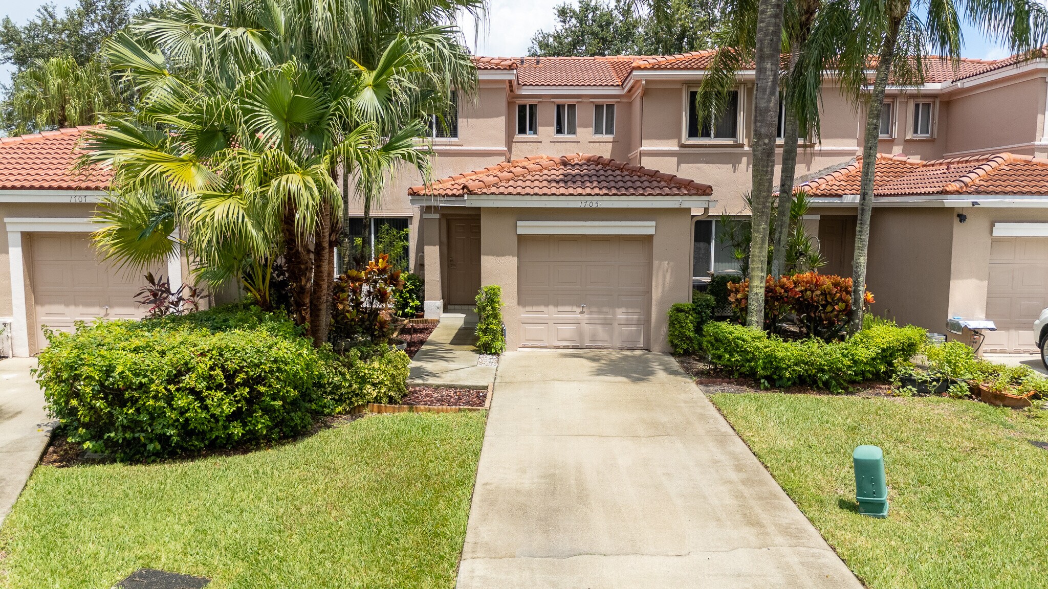 Building Photo - 1705 SW 110th Ter