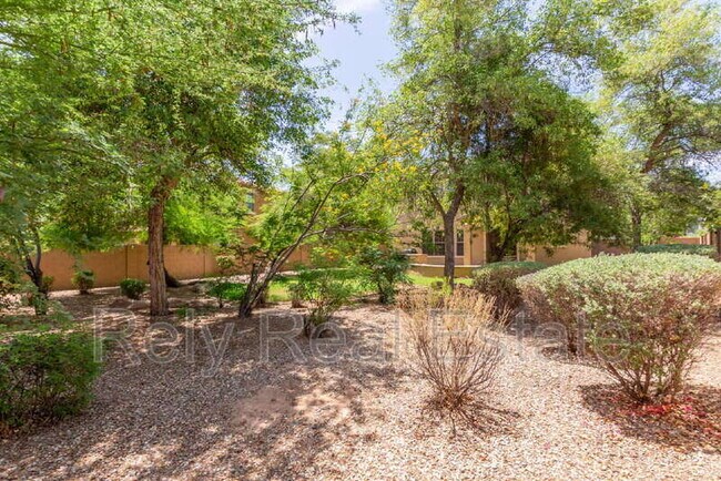 Building Photo - 15204 W Westview Dr
