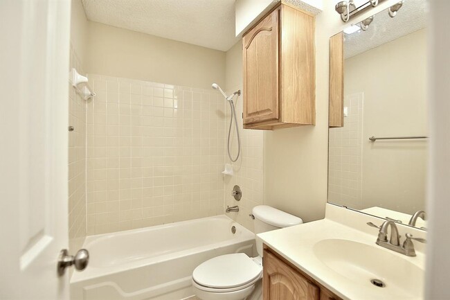 Building Photo - 13301 Tamayo Dr