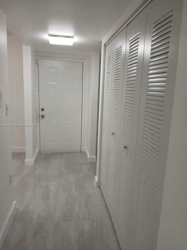 Building Photo - 9937 Nob Hill Ct