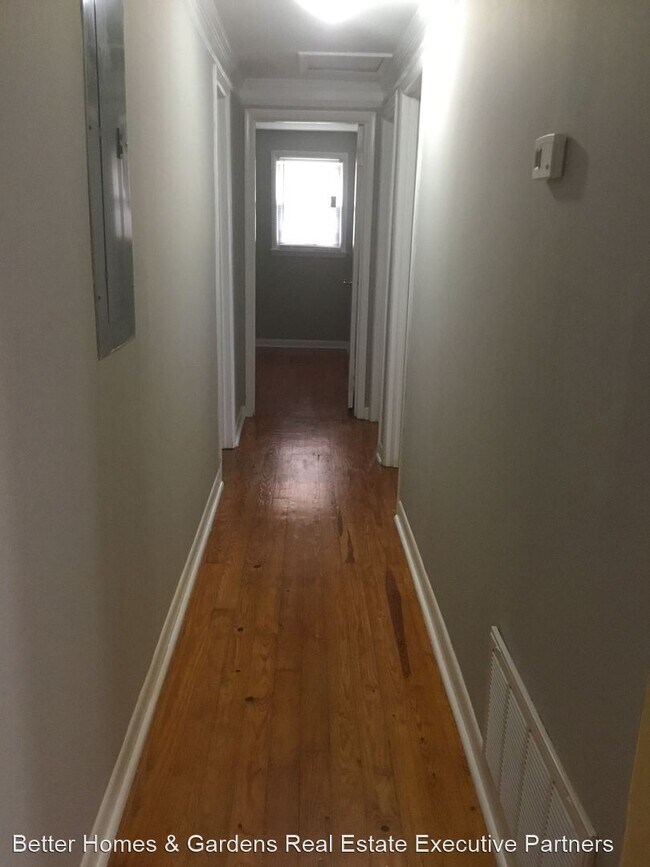 Building Photo - 3 br, 1 bath House - 219 N. Belair Rd.