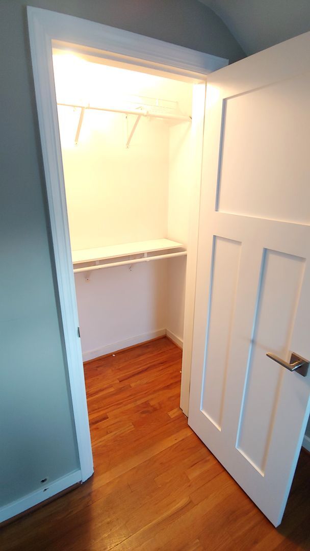Building Photo - *Updated & Spacious 3BD/2BA Single-Family ...