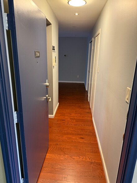 Building Photo - 219 Sierra Ct